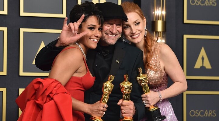 Ariana DeBose, Troy Kotsur and Jessica Chastain with their Oscars