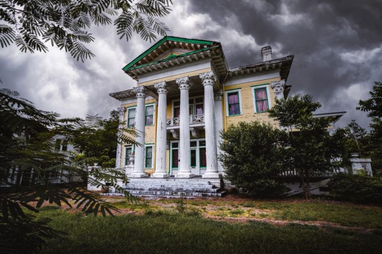 The Famous “Notebook” Mansion Abandoned from Last 221 Years Leaves TikTok in a Frenzy!