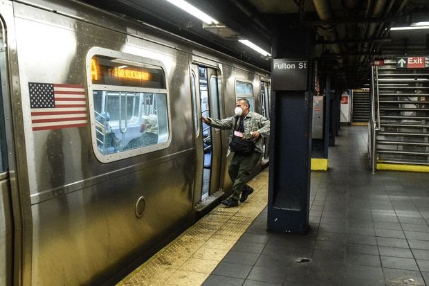 Stranger Assaults 65-Year-Old on a NYC Subway, Flees Away