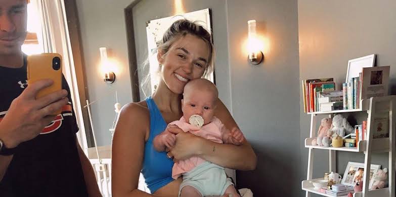 Sadie Robertson Replies to the Fan Who Unfollowed her Over Postpartum Body Photo
