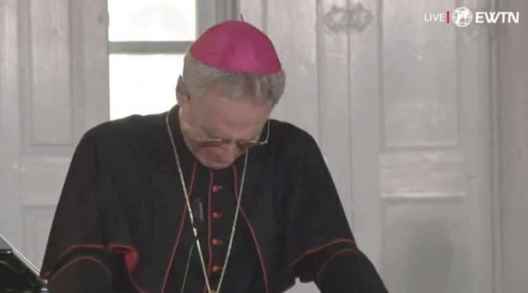 Bishop Gänswein’s moving tears over the "road" to Heaven by Benedict XVI