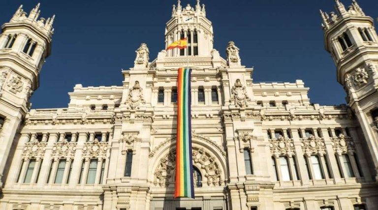Spain: The public powers that display the LGBT flag violate ideological neutrality